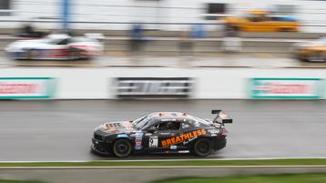  Ernie Francis, Jr., leads six cars for damp practice
